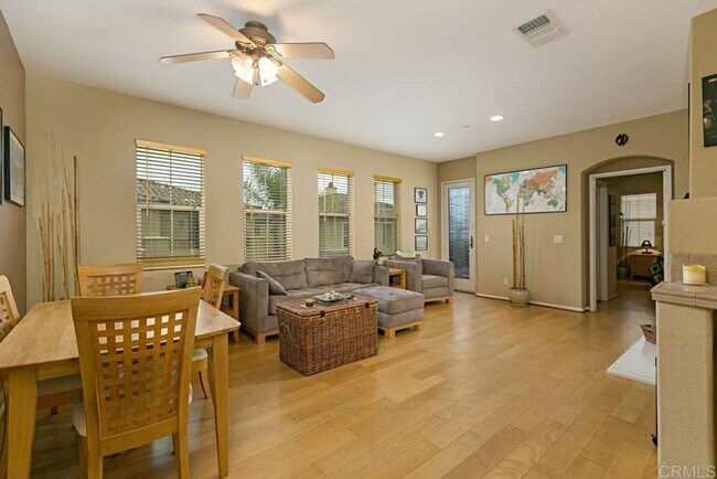 Foto del edificio - Charming and Bright Condo Available Soon!