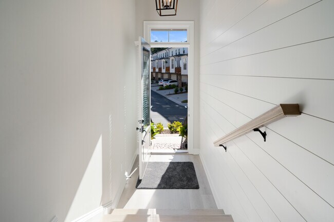 Foto del edificio - 7906 Laurel Crest Dr