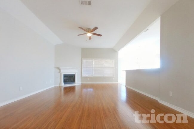 Building Photo - 5816 Greenmeadow Dr