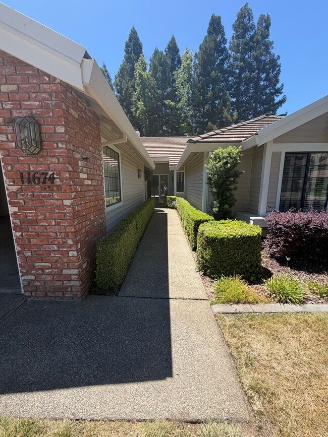 Building Photo - 4 bedroom | 2 bathroom | Gold River home