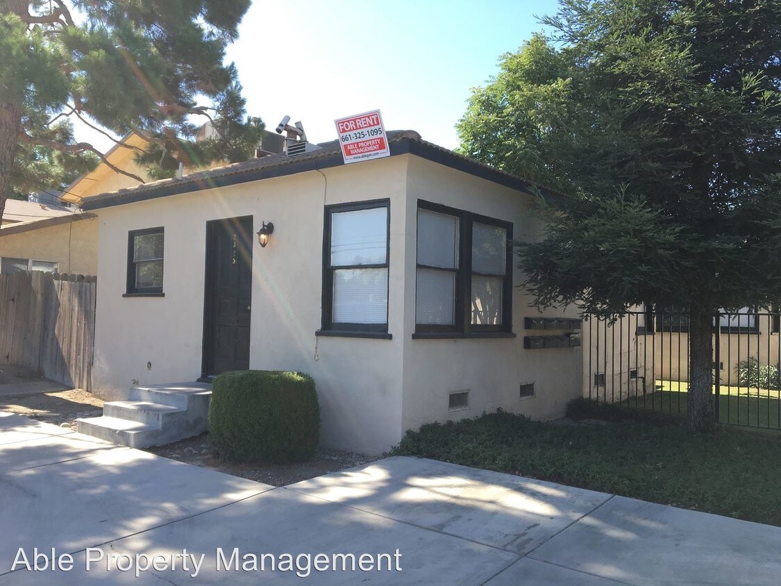 Primary Photo - 2325 Chester Ln