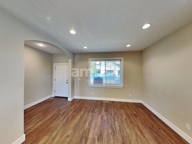 Building Photo - 5154 Yukon Court NE