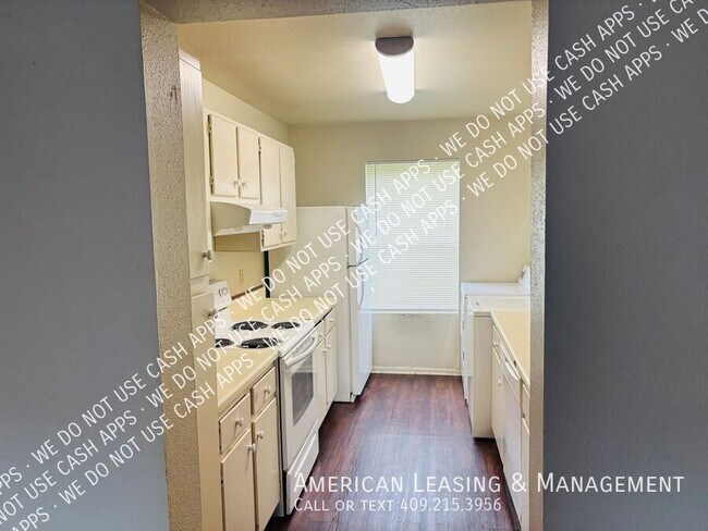 Foto del edificio - 4675 Collier St