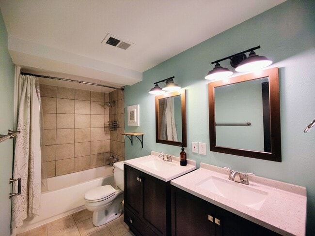 Building Photo - 7770 S Kit Carson Dr