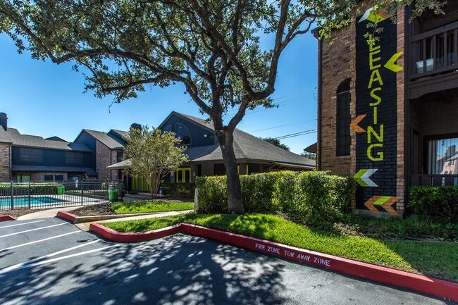 Balcones Club Apartments Austin Tx Apartments Com Balcones Club Apartments Austin Tx Apartments Com