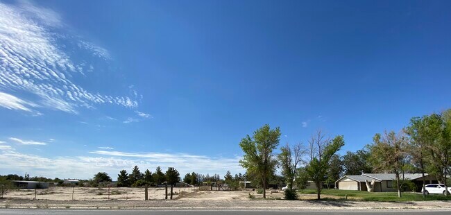 Building Photo - 2315 E Gamebird Rd