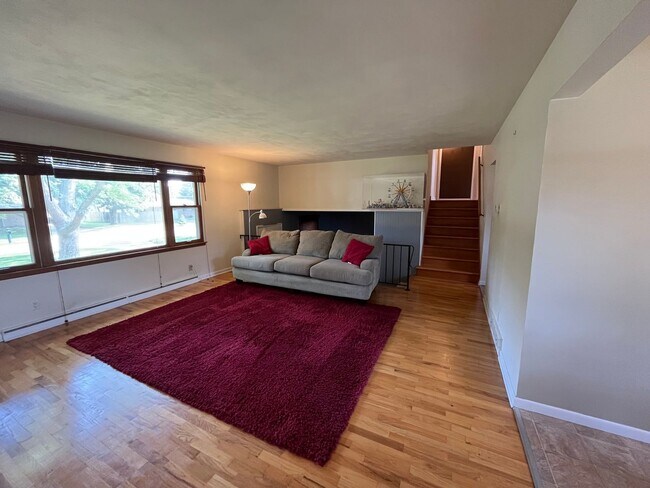 Foto del edificio - 3-bedroom, 1.5 bathroom unfurnished home i...