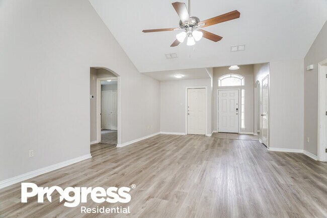 Building Photo - 2527 Grand Canyon Dr