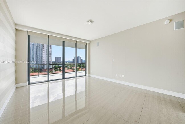 Foto del edificio - 3250 NE 188th St