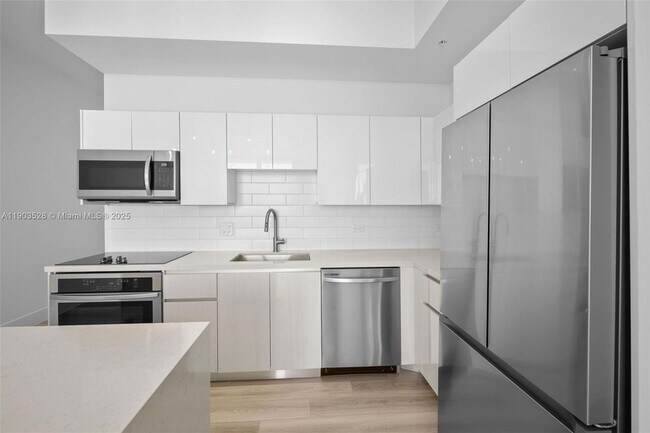 Foto del edificio - 101 Diplomat Pkwy