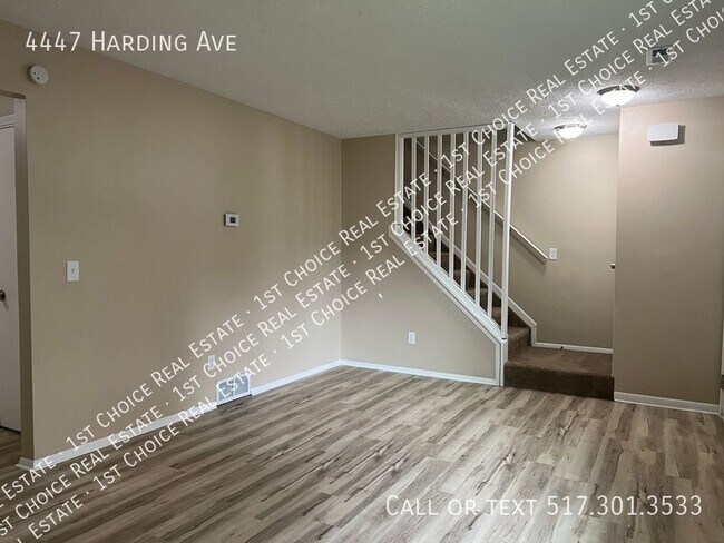 Building Photo - Recently Remodeled 3-BDR 1.5-BTH Duplex in...