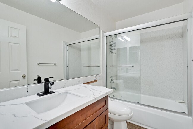 Foto del edificio - Hidden Silicon Valley Oasis! 2BR/2.5BA Townhome with TWO Private Patios, 2 Dedicated Parking Spac...