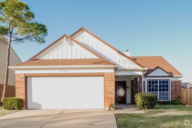Building Photo - 2504 Creekwood Ln