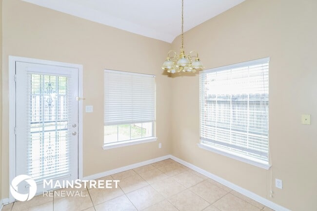 Foto del edificio - 1087 Cross Meadow Rd