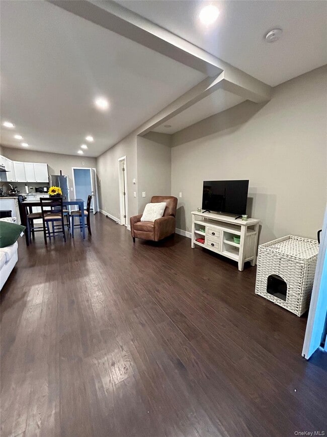 Building Photo - 9 1st St