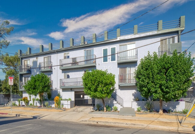 Building Photo - 3245 W Avenue 32