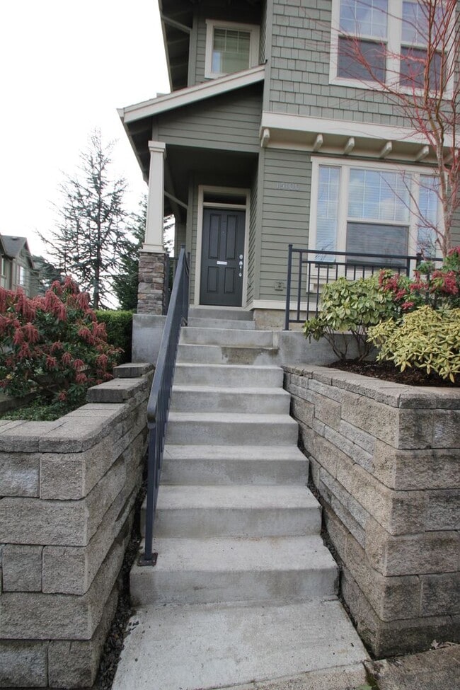 Building Photo - Progress Ridge end unit Townhome! Can't miss!