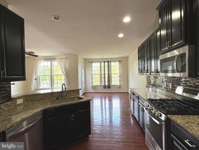 Foto del edificio - 1321 Madison Ln