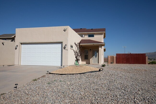 Building Photo - Elegant 3 Bed 2 Bath Home - 2 Story & Pet ...