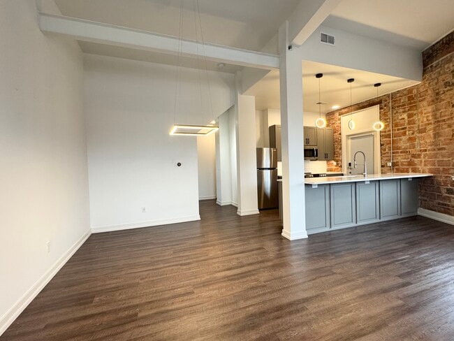 Foto del edificio - 1211 W 27th St