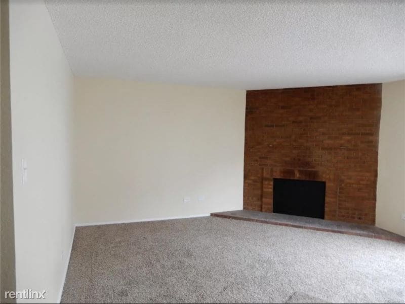 Primary Photo - 3337 S Monaco Pkwy