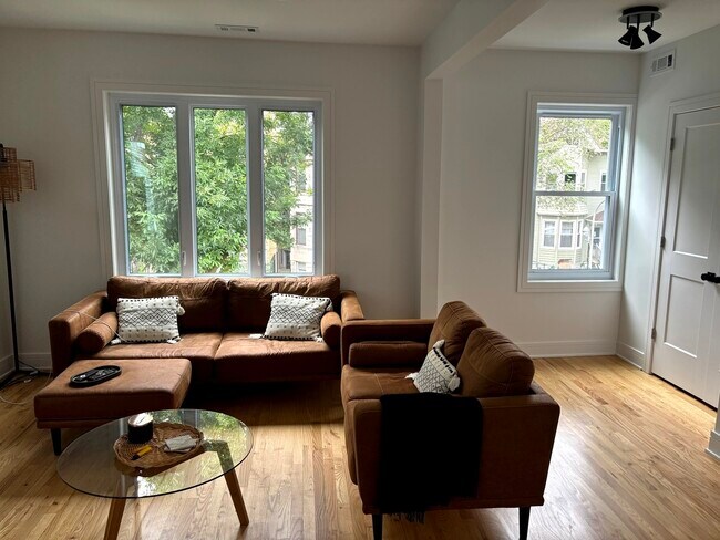 Foto del edificio - 1653 N Richmond St