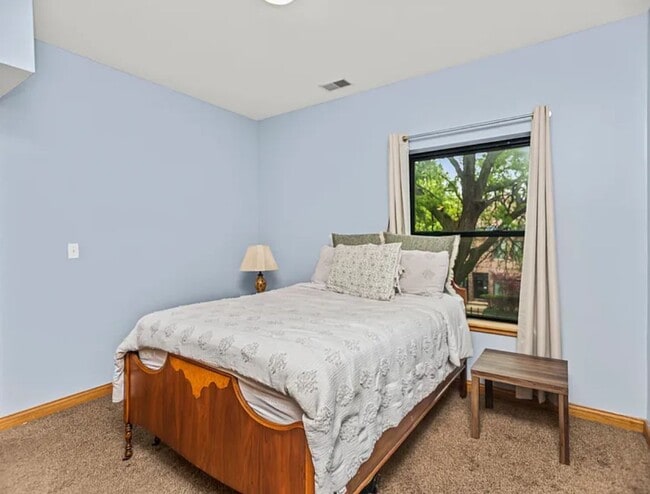 Building Photo - 5252 S Drexel Ave