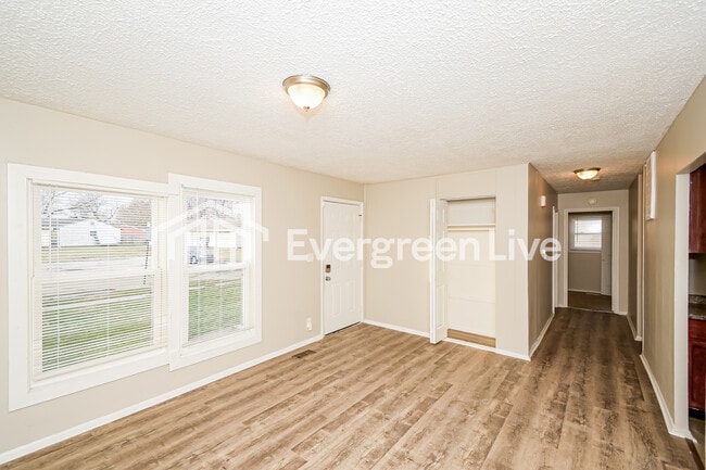 Foto del edificio - 9819 Bishop Ct