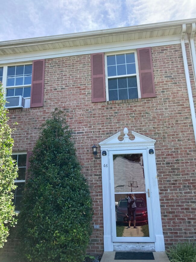 Building Photo - 46 Treelane Dr