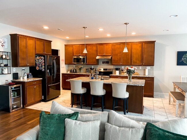 Building Photo - 211 Green Ash Trl