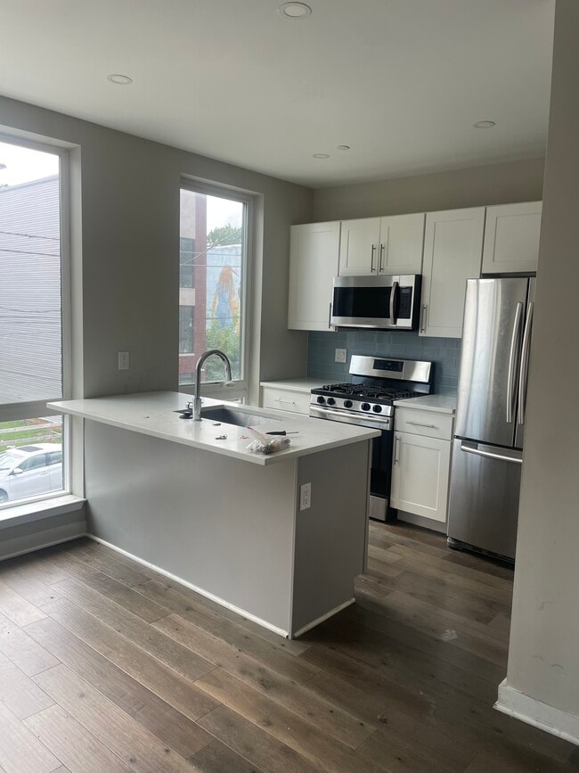 Building Photo - 2409 Ridge Ave