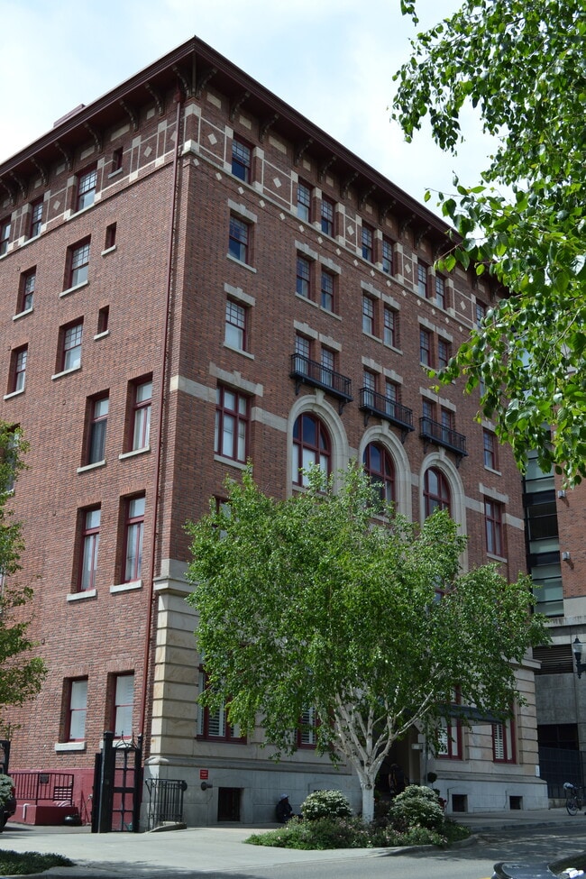 Building Photo - 714 Market St
