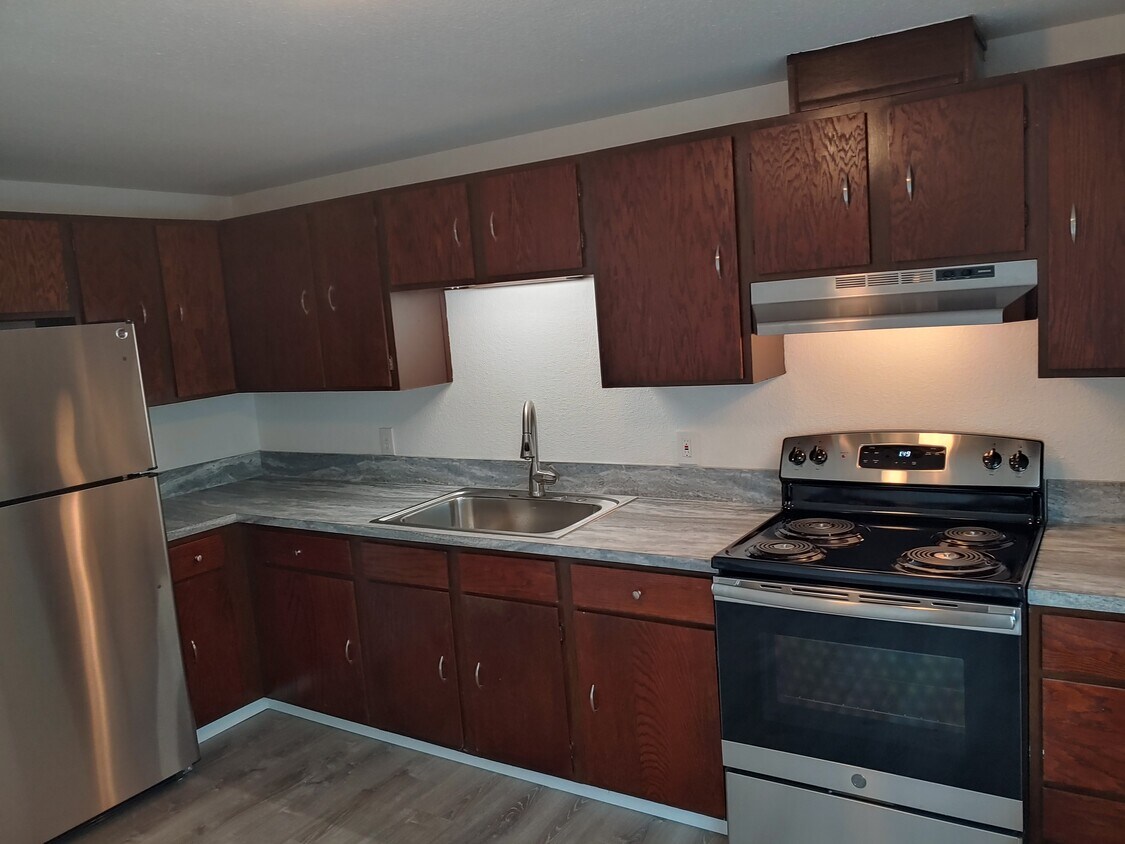 212 Spruce St E Unit 3 (East Upstairs Left), Ilwaco, WA 98624