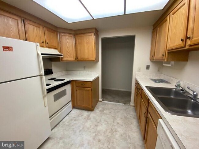 Building Photo - 3314 Chiswick Ct
