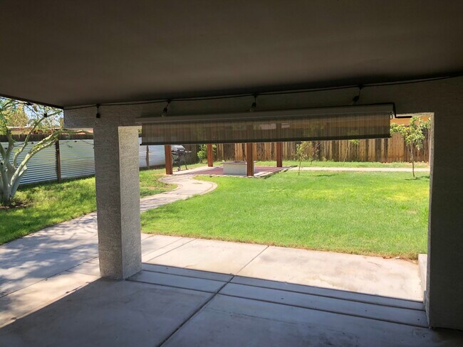 Building Photo - 406 S Robert Rd