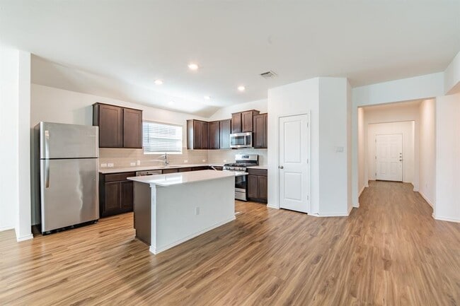 Foto del edificio - 322 Arnage Dr