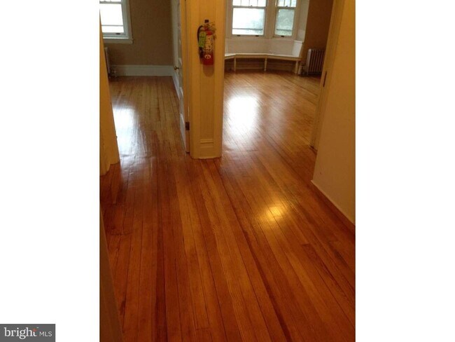Building Photo - 441 Lyceum Ave