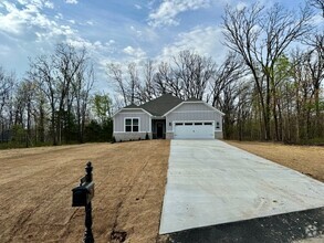 Building Photo - 5 Stoneleigh Ln