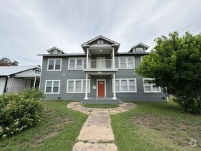 Building Photo - 805 W Summit Ave.