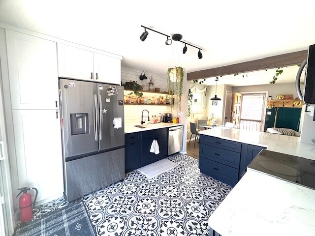 Foto del edificio - 6174 Otis St