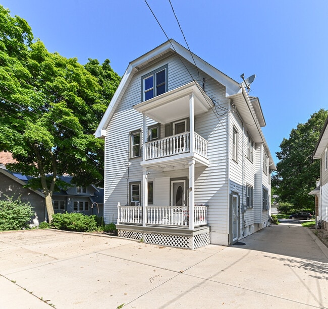 Back of property - 1821 E Olive St