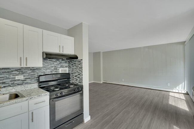 Building Photo - Woods Edge Apartment Homes