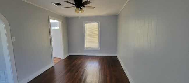 Building Photo - 206 Mistletoe Dr