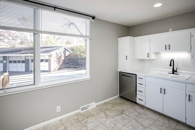 Foto del edificio - Spacious 3-Bedroom Apartment in Millard!