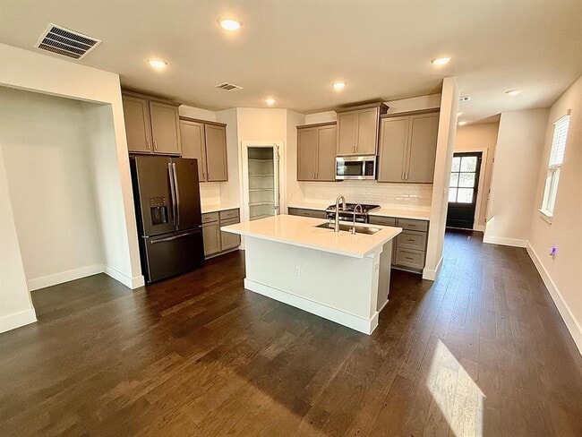 Building Photo - 15705 Oglethorpe Dr