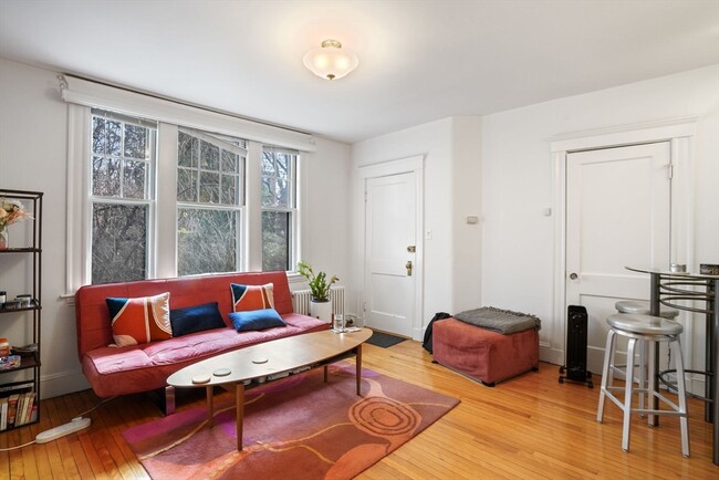 Building Photo - 5 Chauncy St