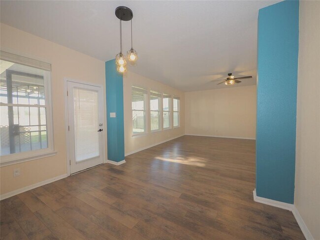 Foto del edificio - 324 Hidden Brook Ln