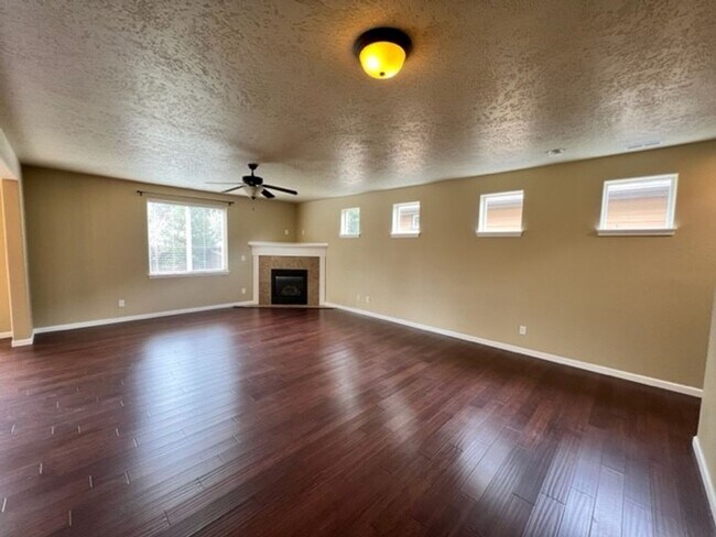 Foto del edificio - Three Bedroom in SW Bend Aspen Rim Neighborhood