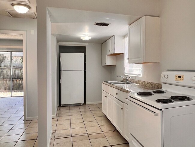 Building Photo - 329 7th St SW