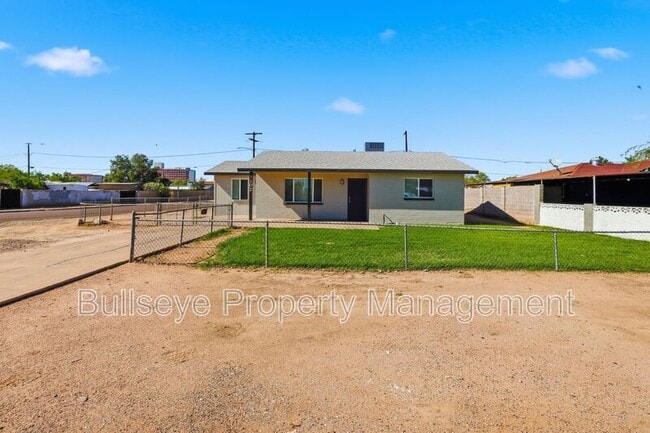 Photo - 1102 N 28th Pl House